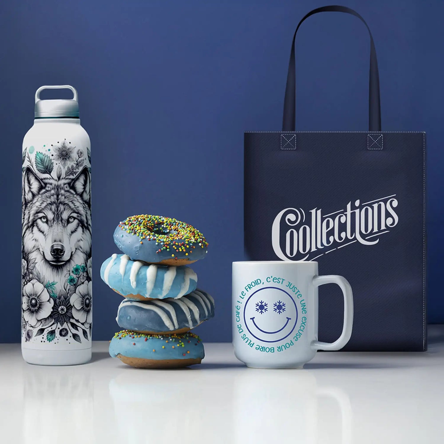 Bouteille d'eau blanche avec illustration de loup noir et vert