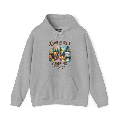 Sweat à capuche - La vie est belle au Camping Wigwam (Collabo)